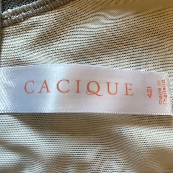 Cacique Gray and White Patterned Bra - Picture 2 of 5